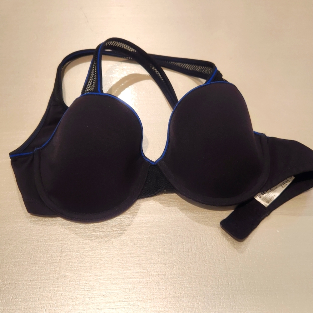 LIKE NEW, B.TEMPT'D 32D Lined Crossover Sports Bra in Night/Deep Sea Blue